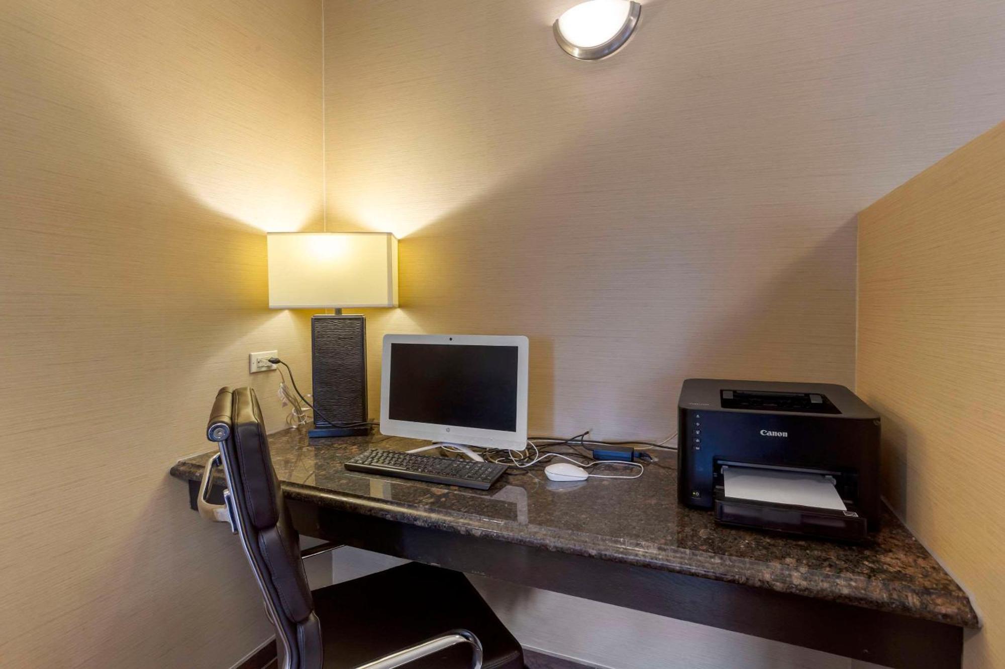 Comfort Inn Hobart-Merrillville I-65 Экстерьер фото